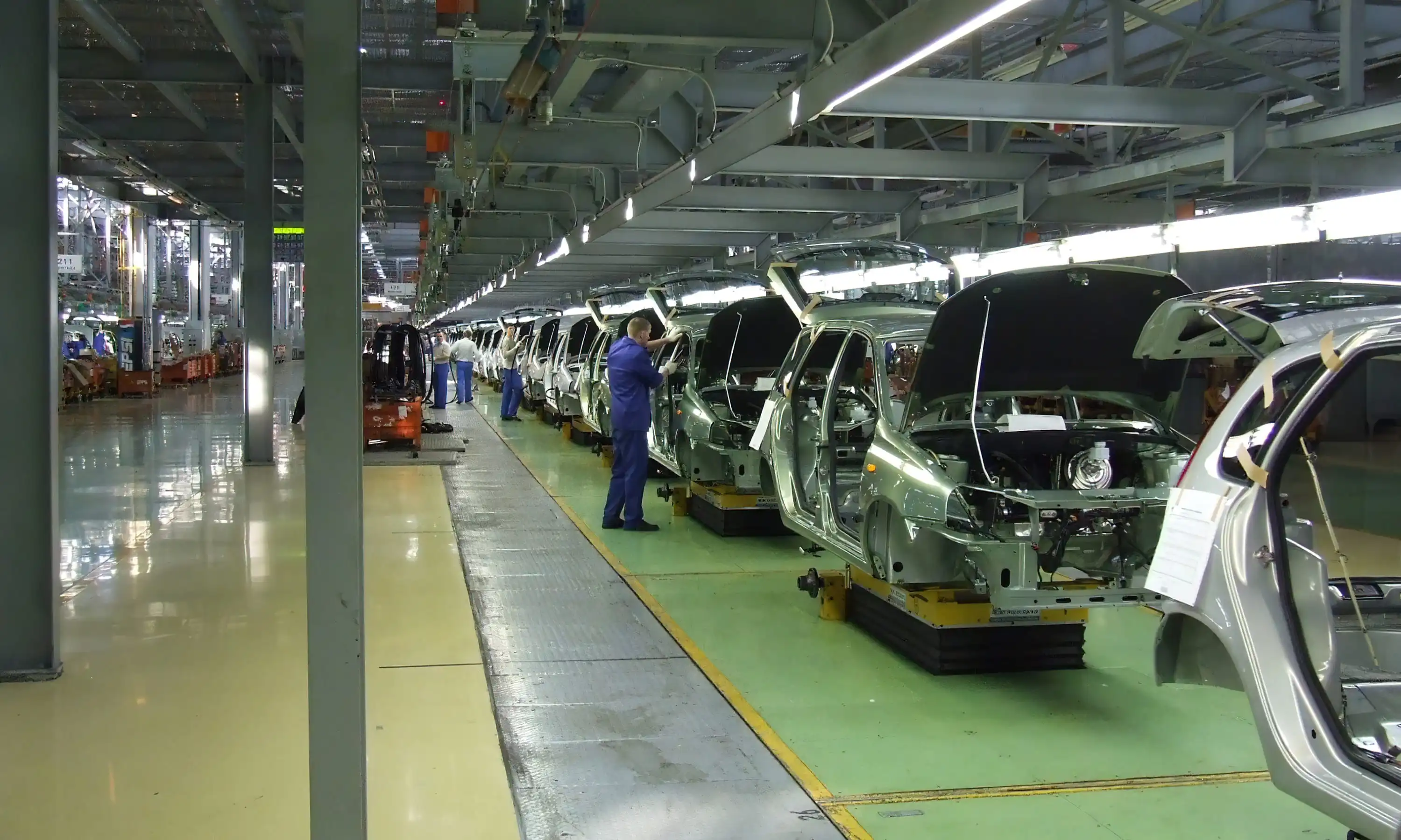 Які наслідки для світового авторинку матиме вторгнення росії в Україну