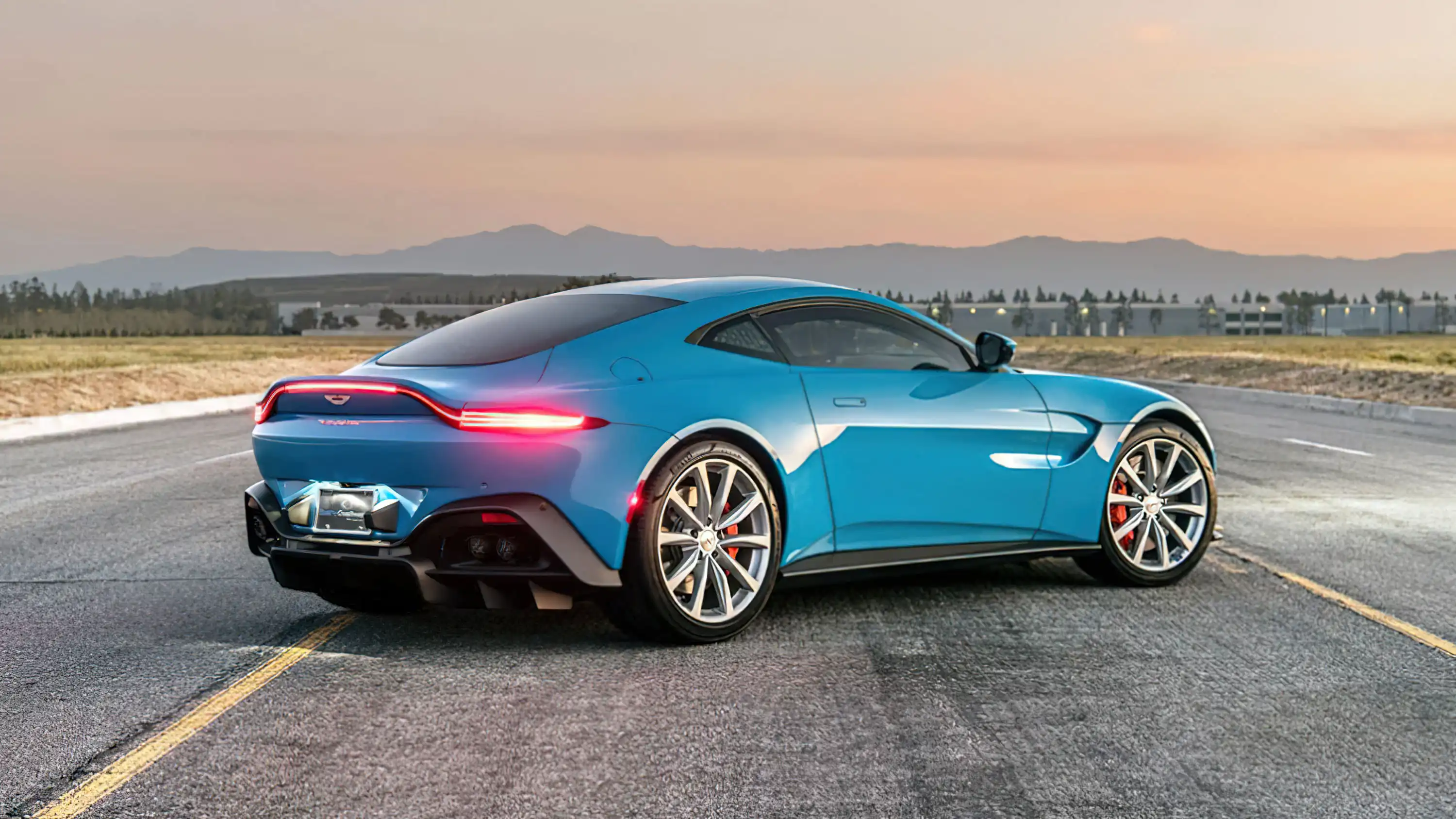 Представлено броньований Aston Martin Vantage