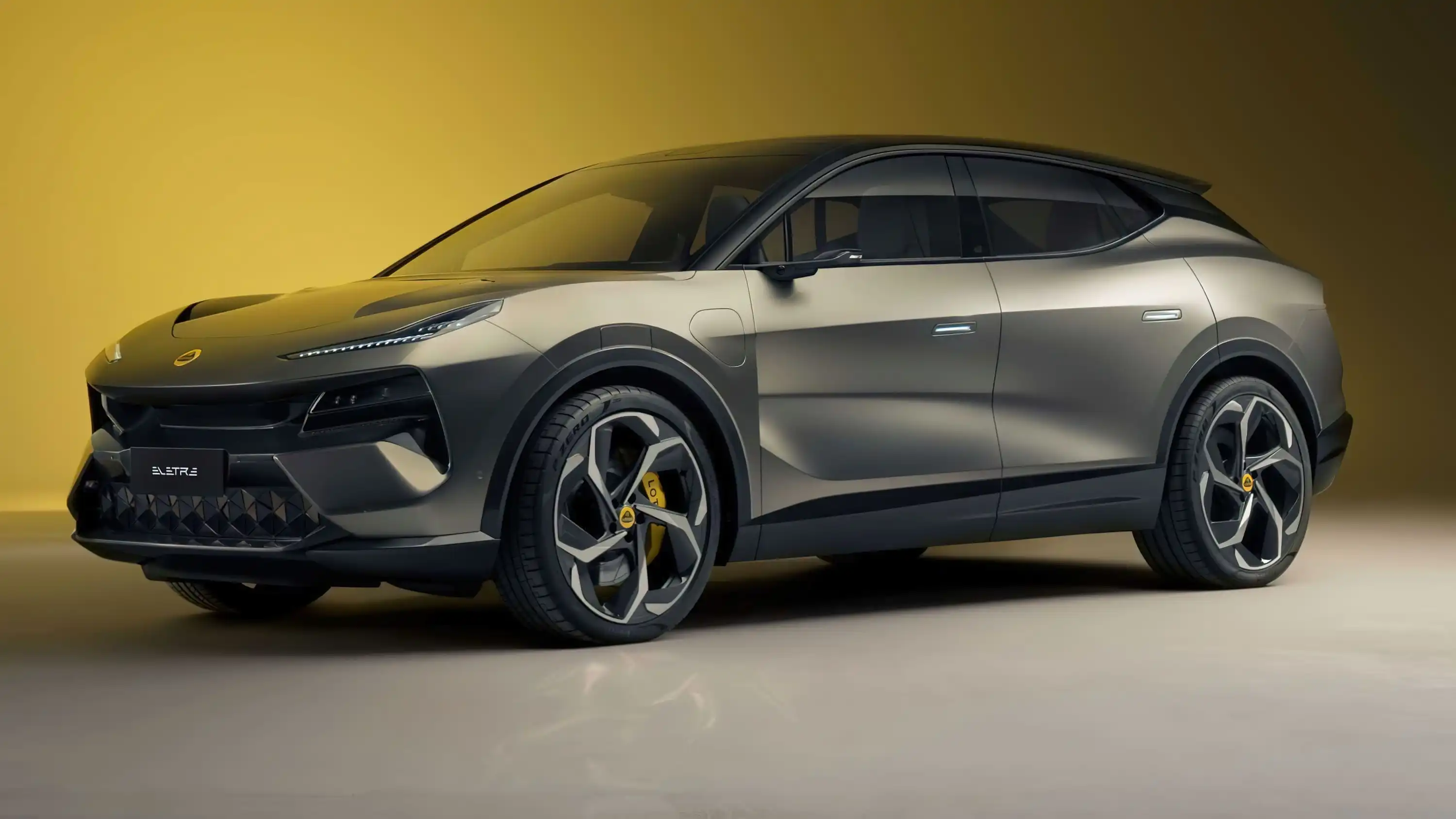 Lotus представив свій перший кросовер