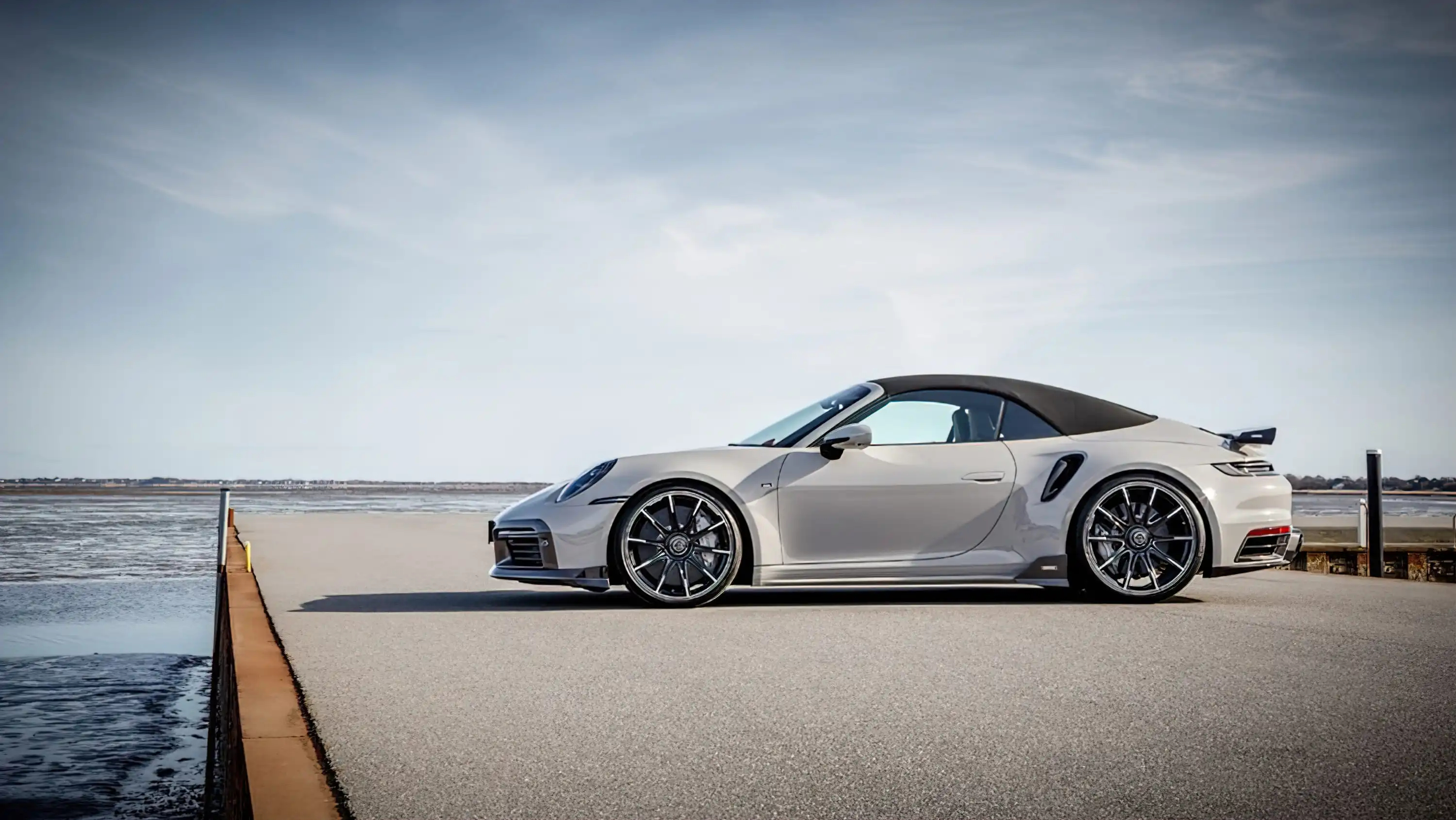 Brabus представив свою версію спорткара Porsche 911