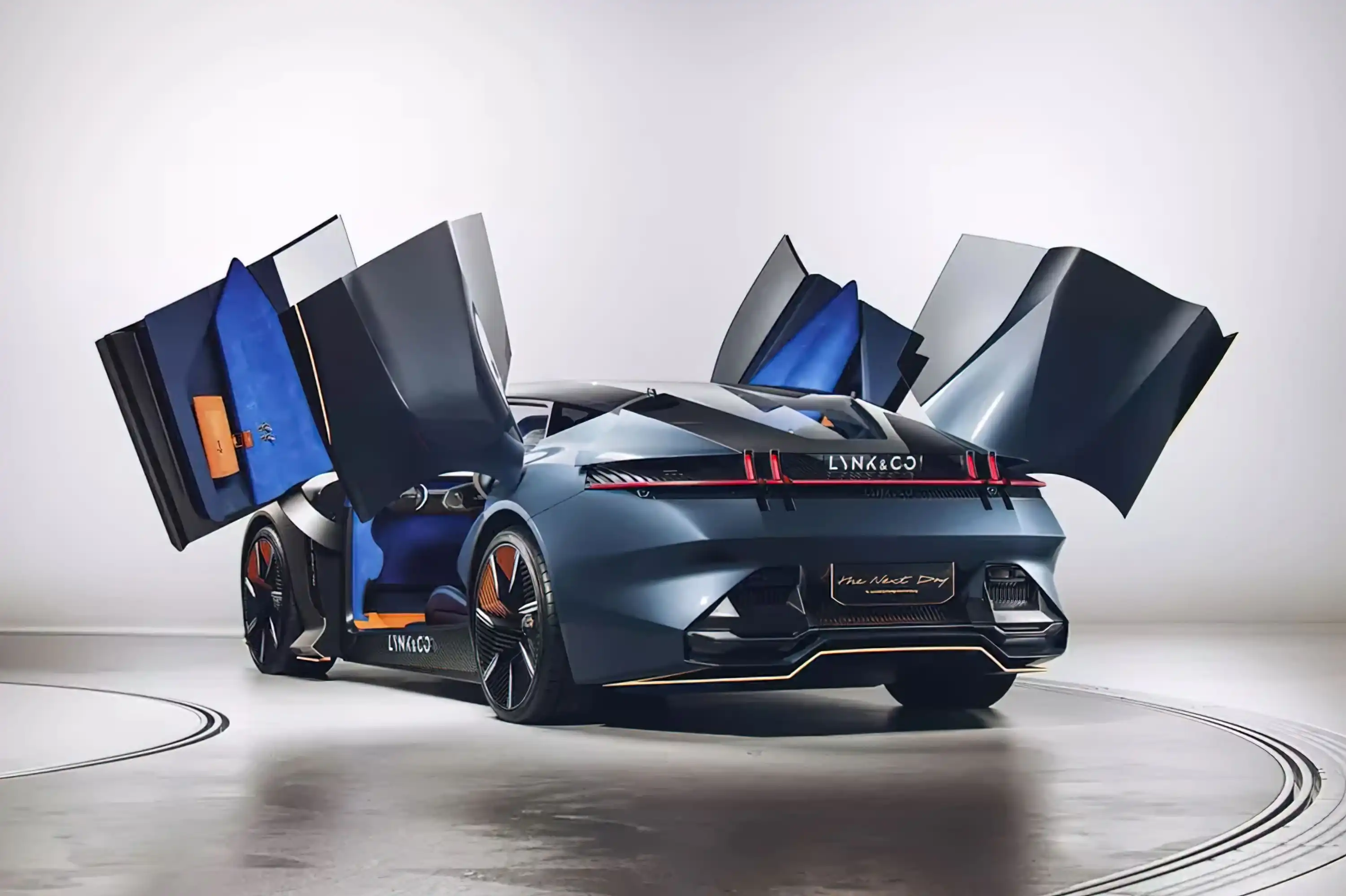 Двері «крила метелика» та дві гібридні установки: представлений новий концепт Lynk & Co