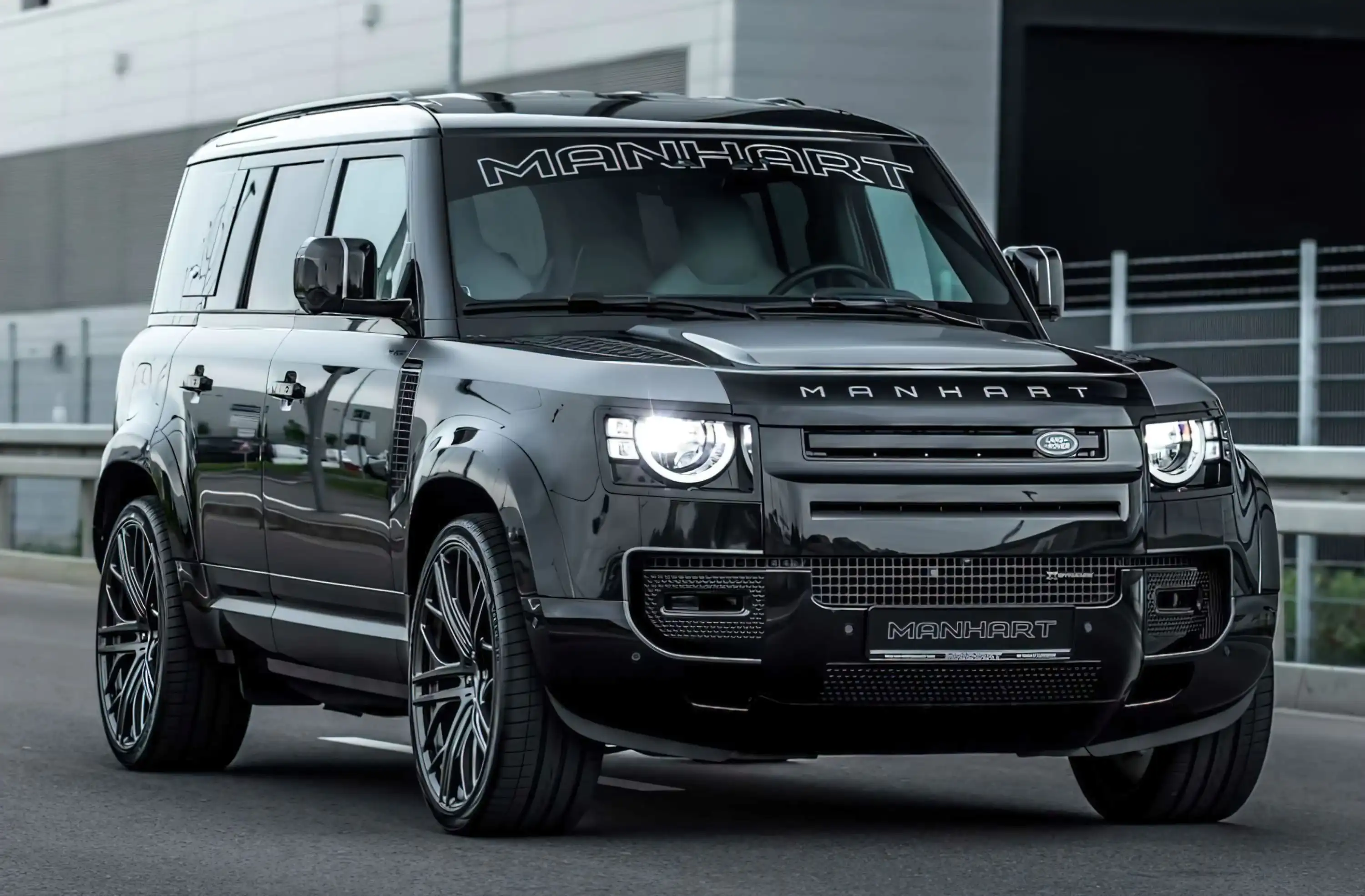 Land Rover Defender отримав заряд потужності від Manhart