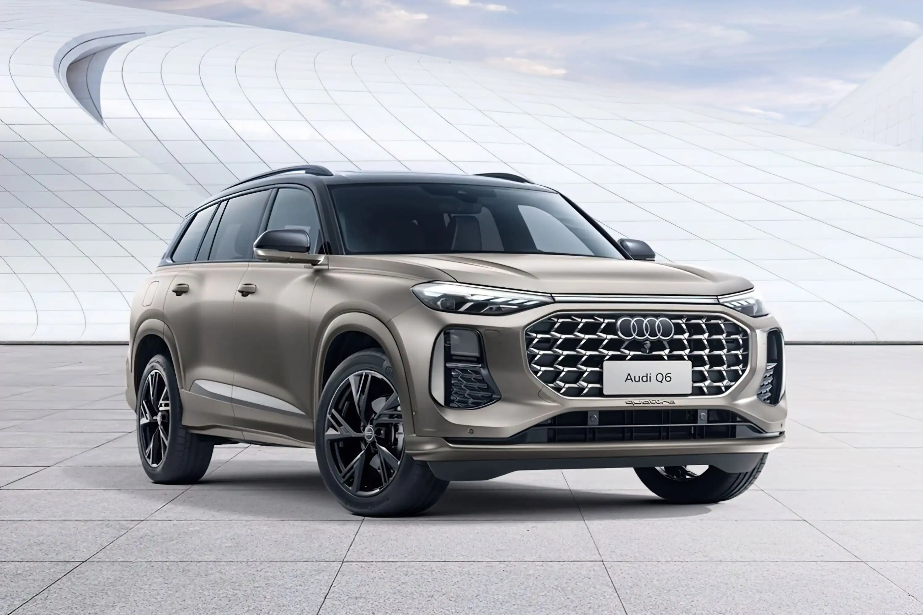 Трирядний кросовер Audi Q6: потужніший і набагато дорожчий за схожий VW Teramont