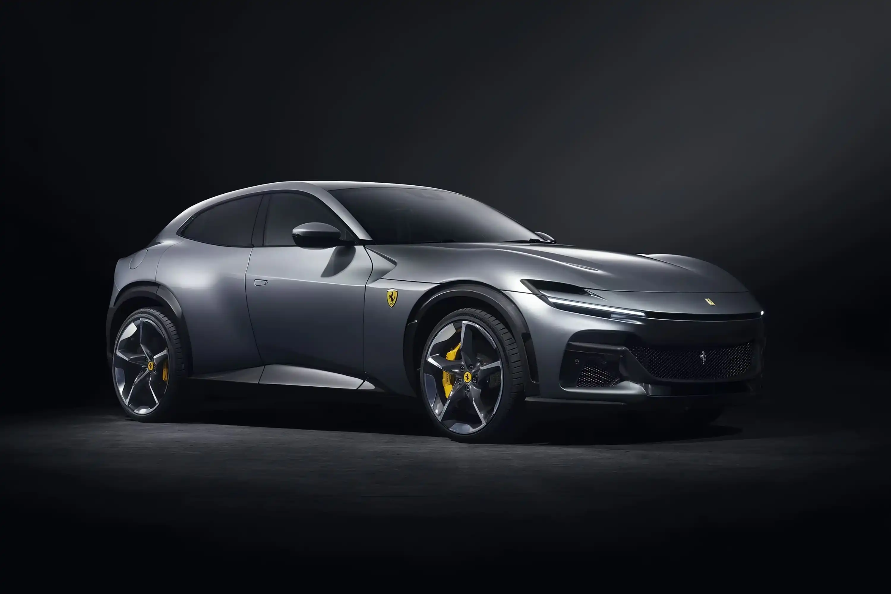 Останній бастіон пав. Ferrari представила свій перший в історії марки кросовер