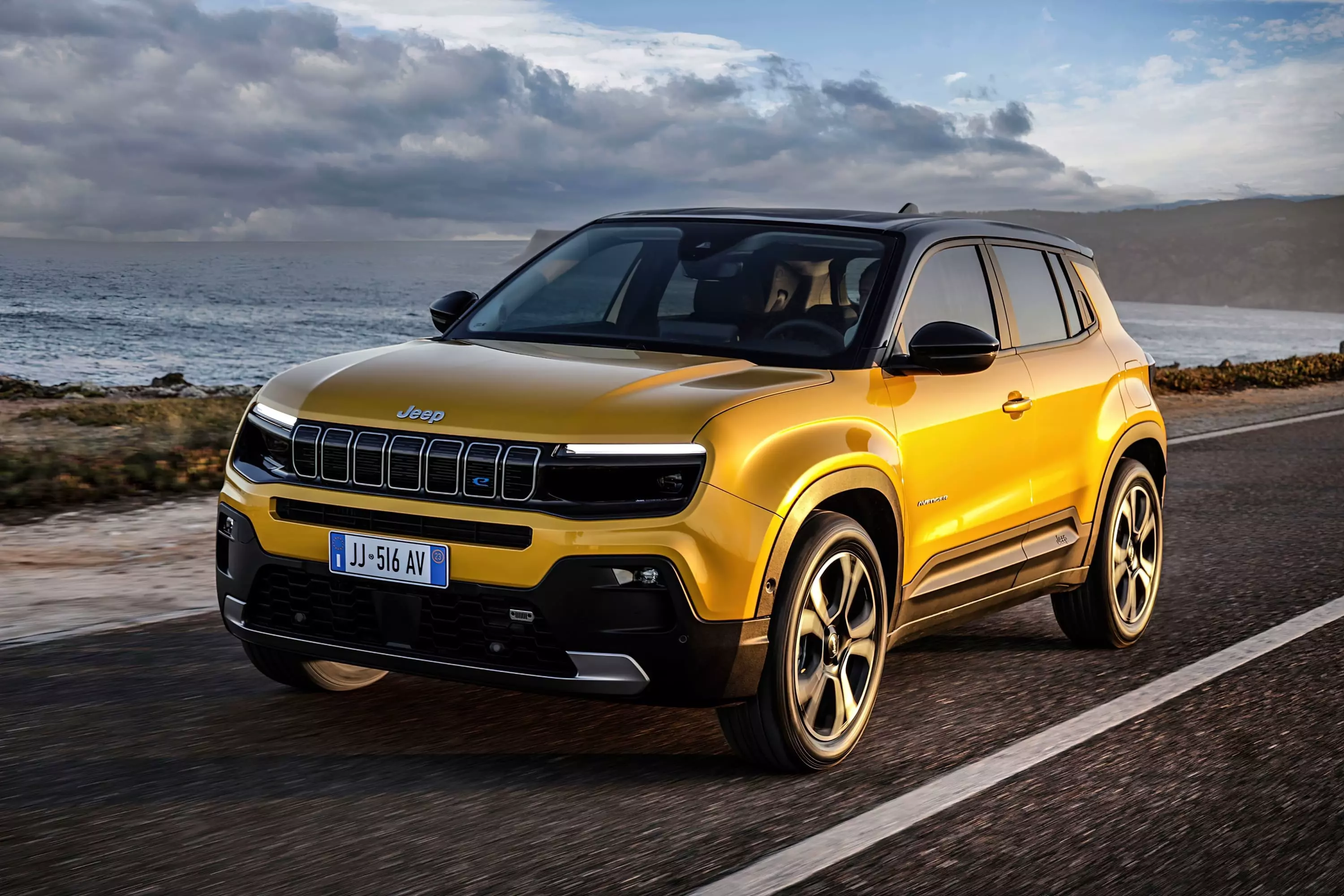 Jeep Avenger: фото салону та нові подробиці про невеличкий кросовер для Європи