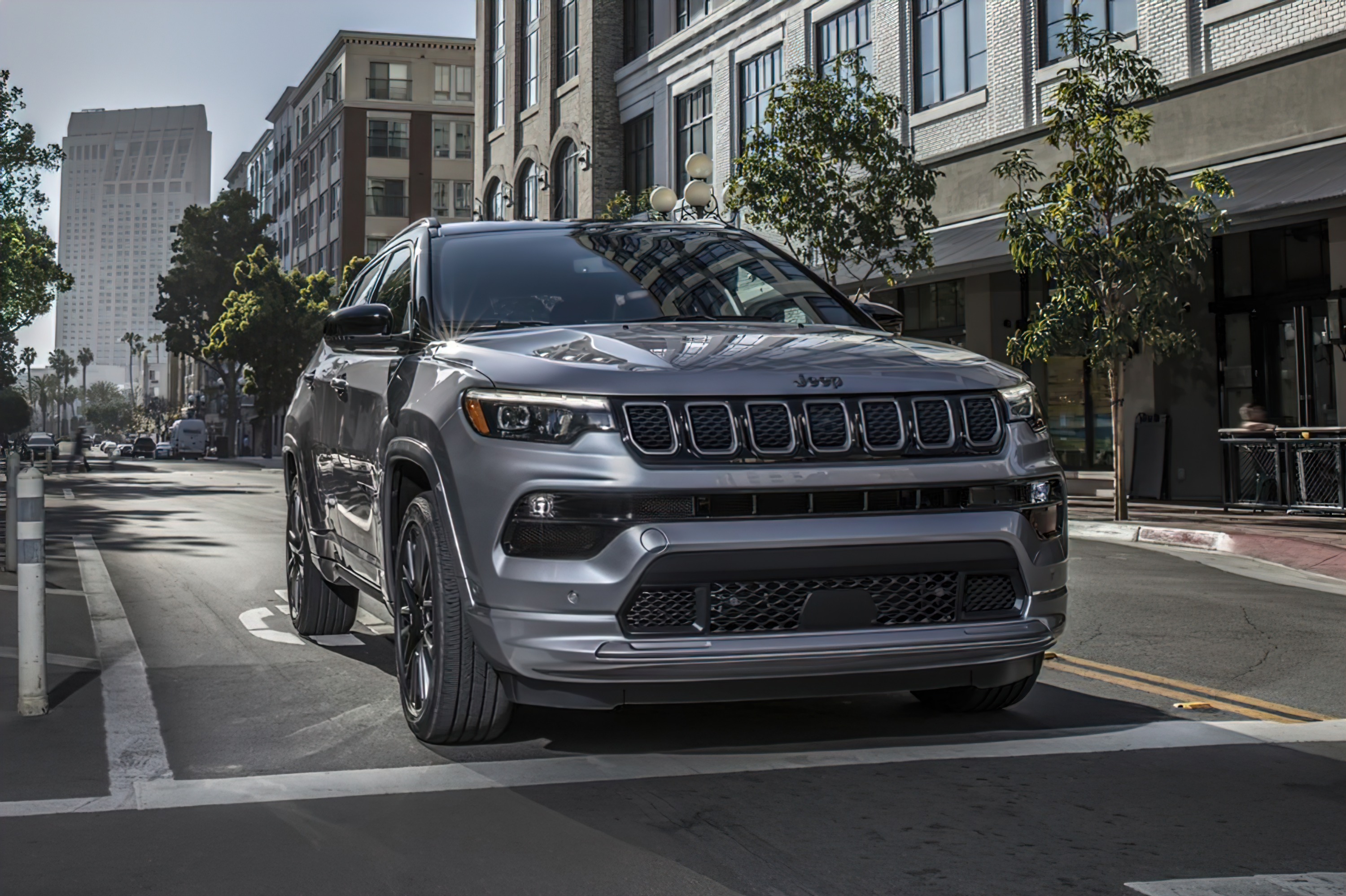 Jeep оновив Compass до 2023 модельного року: зміни торкнулися й техніки