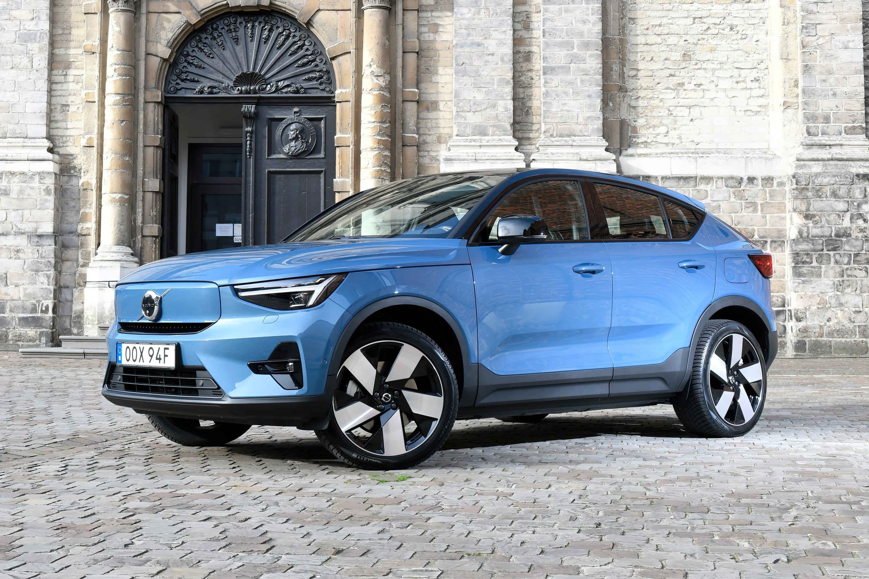 Електричні Volvo XC40 та C40 перейшли з базового переднього приводу на задній
