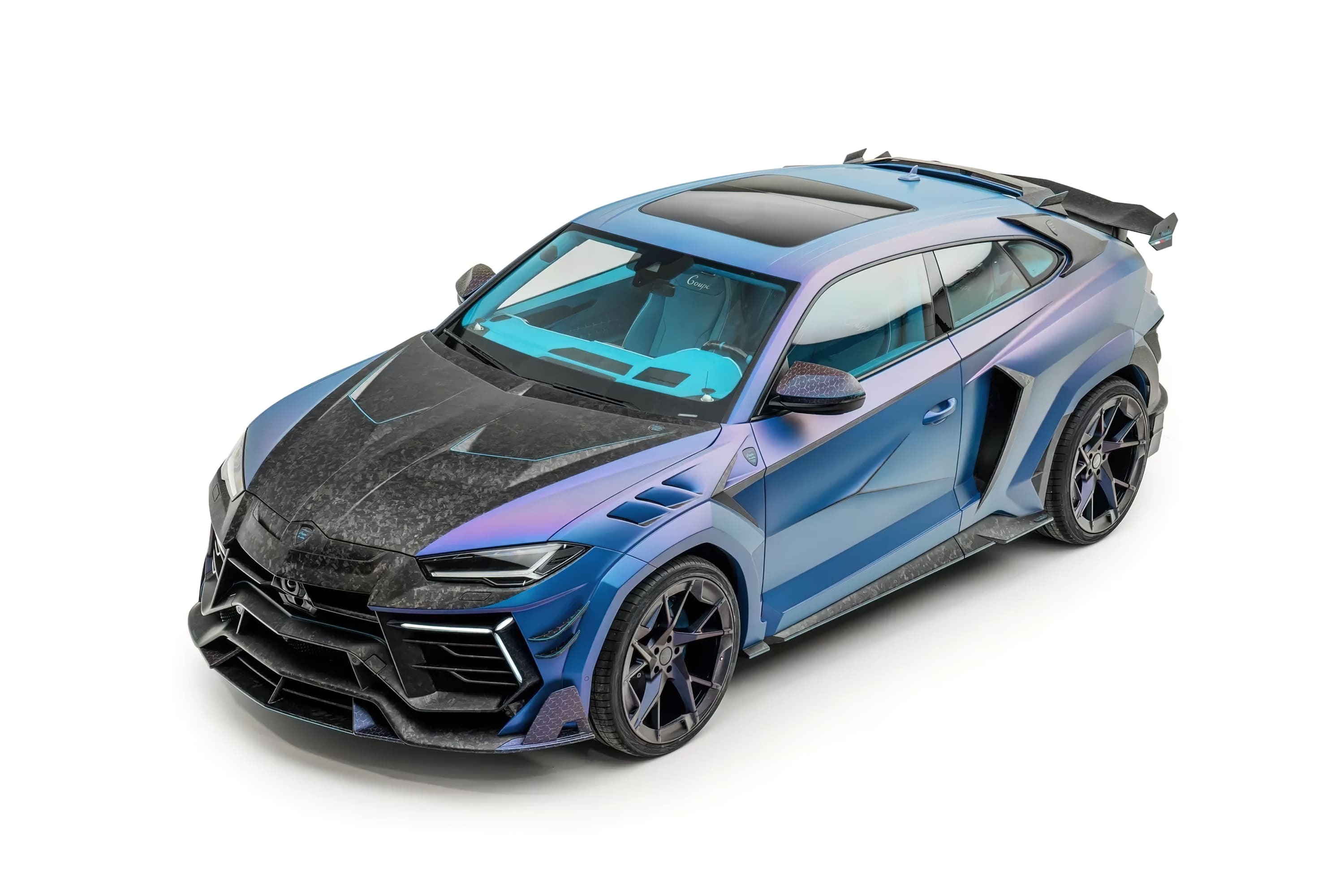 Тридверний Lamborghini Urus від Mansory: 900 кінських сил та багато унікальних деталей з карбону
