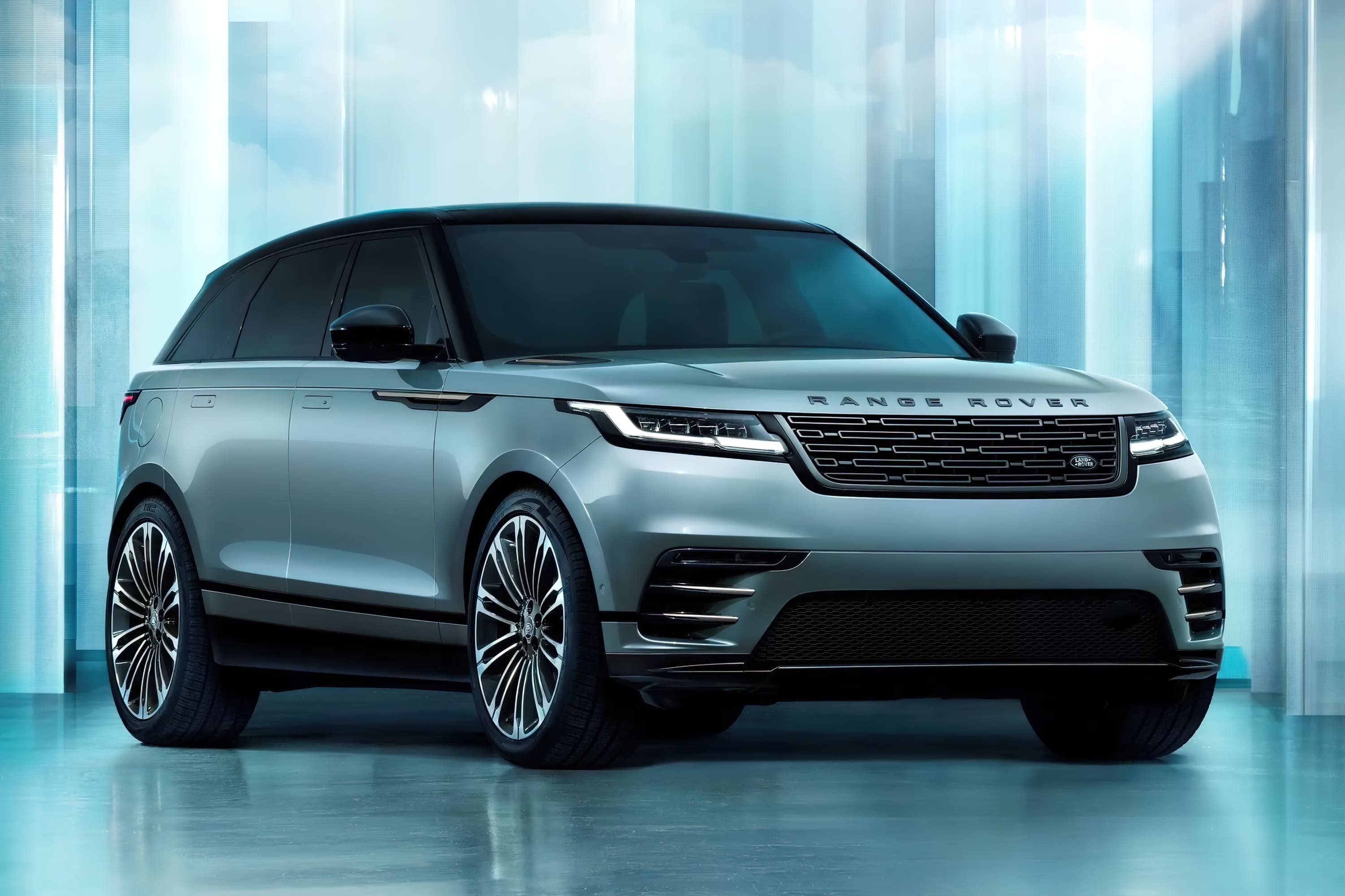 Ще раз оновлений Range Rover Velar: спрощений салон та нова батарея для гібрида
