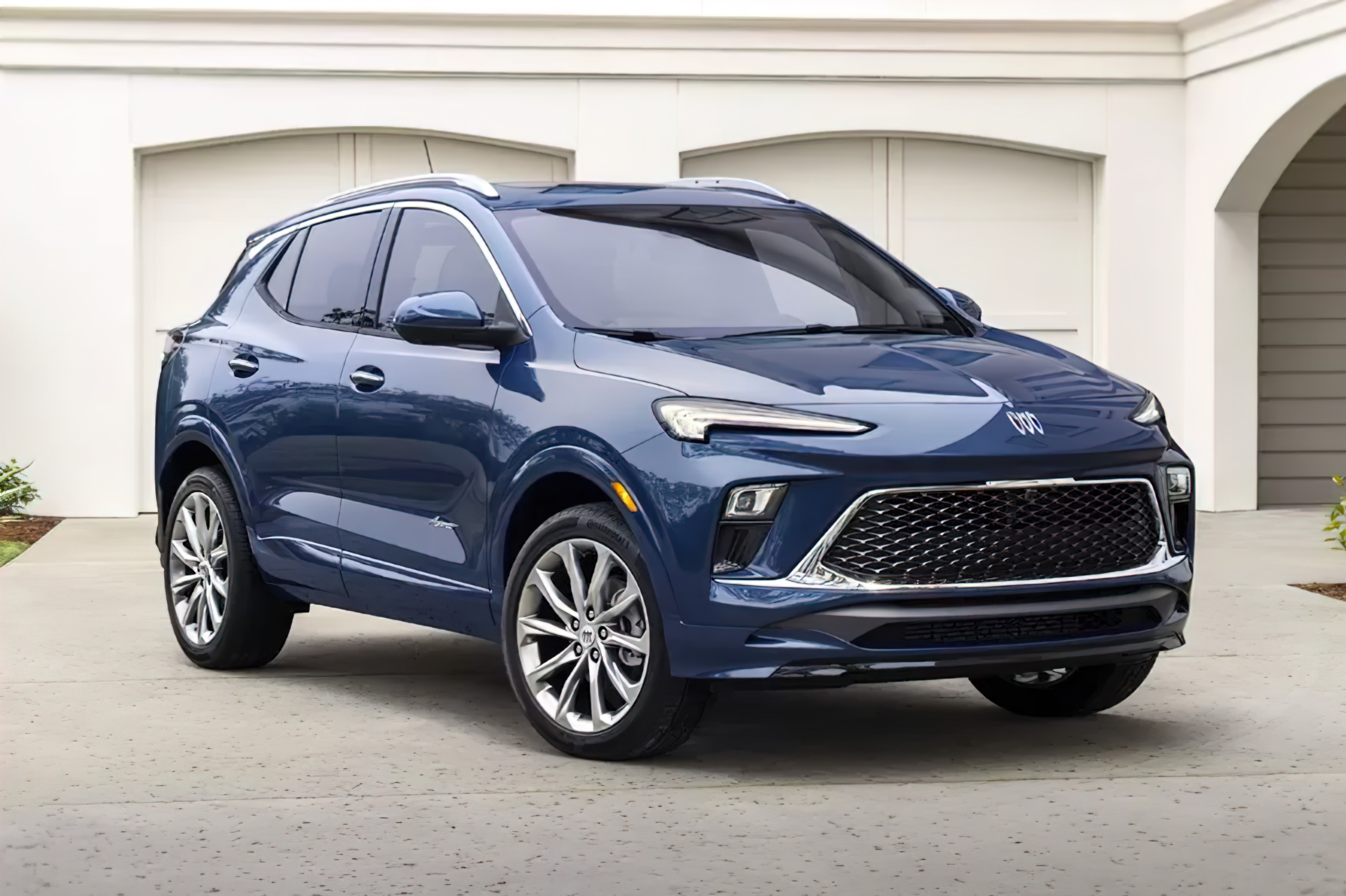 Buick оновив Encore GX: «акулин ніс», інший салон та топ-версія Avenir