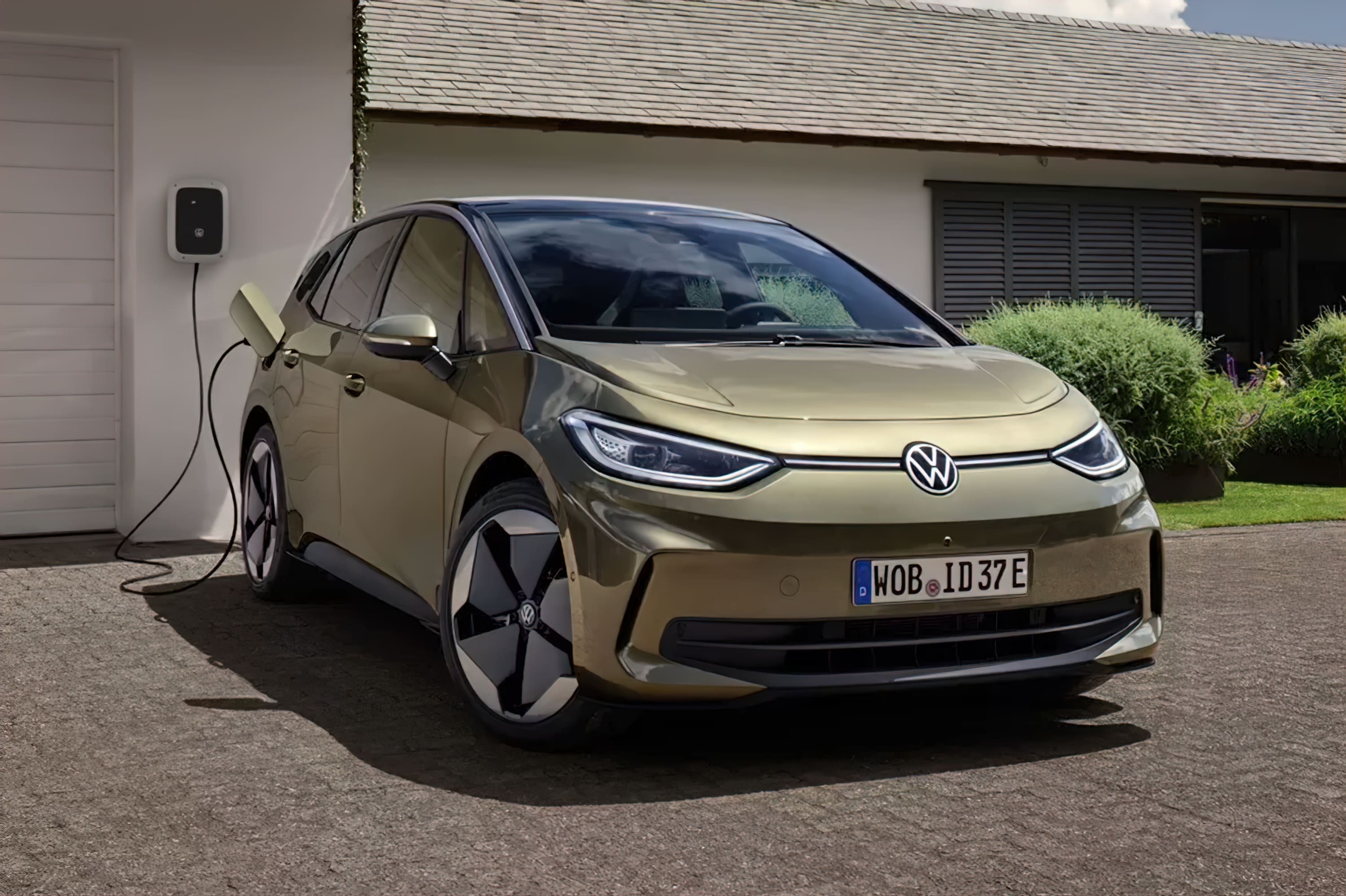 Оновлений Volkswagen ID.3: хетчбеку підправили «обличчя» і змінили салон, а от техніку не чіпали